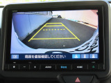 リアワイドカメラシステム!従来の視野に加えて、後方側方を約180&deg;まで見えるワイドビューと、後方を真上から見たような視野で駐車時などに便利なトップダウンビューの3つの視野があります!
