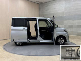 ウェルカム機能付き電動スライドドア。降車時に設定しておけば近づくだけでドアが自動でオープン!とても便利な機能です☆☆