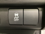VSA装備車です。VSAはドライバーの操作と車の動きを見守っています。もし車の挙動が乱れたとき、4輪別々にブレーキをかけたり、エンジンパワーをしぼることによって車を安定させます。