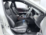 運転席・助手席ともにシートヒーター&シートクラー付きで快適に過ごせます!またパワーシートで微妙なポジション調整も可能です!
