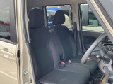 快適に運転できるドライブポジション!40mmも調整できる運転席シートリフターとシートスライドで、無理のない運転姿勢がとれます