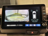 リバースギアに入れるだけで後方の表示へ切り替わります。夜間や雨の日の駐車も楽になりますよ。