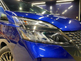 【LEDヘッドランプ】ハロゲンヘッドランプの約2倍の光量でより明るく遠くを照らし、夜間走行時の視認性を高める。さらに長寿命や、省電力も魅力。