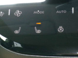 前席にはシートヒーターが装備されています寒い時期にはうれしい装備です