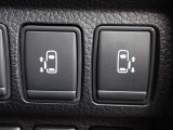 【両側電動スライドドアスイッチ】スマートキーや運転席のスイッチでスライドドアの開閉が可能♪電動なので力を入れてドアを開ける必要が無く小さいお子様でも、重い荷物を持っている時でもラクに開け閉めできます