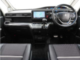 ◆インテリアパネル◆視界広々で非常に運転しやすくロングドライブでも疲れを感じさせないすっきりとまとまったインパネ周りです。
