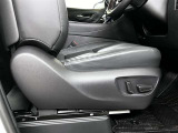 パワーシート搭載。微妙な調整が手軽にでき、最適なポジションで運転することが可能です。