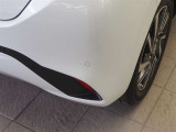 コーナーセンサーを車の前後に装備。障害物までの距離に応じて警告音を変えてお知らせ。縦列駐車や駐車場・車庫などでの取り回しをサポートします。詳細は販売店スタッフまでお尋ねください。