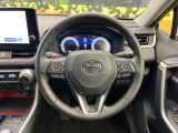 【純正革巻きステアリング】上質な革を使用することで、手にしっかり馴染みとても運転しやすいハンドルです♪
