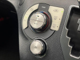 【オートエアコン】一度お好みの温度に設定すれば、車内の温度を検知し風量や温度を自動で調整。暑い&hellip;寒い&hellip;と何度もスイッチ操作をする必要はありません。快適な車内空間には必須の機能ですね♪