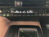 エアコンはオートエアコン付きになります。お好みの温度設定をすれば車内の温度を検知し自動で調整をしてくれます。暑い日や寒い日に特に活躍してくれます。