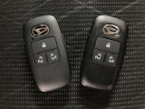 電子カードキーを携帯していれば、ドアハンドルやバックドアのリクエストスイッチを押すだけでドアの施錠・解錠が出来ます♪もちろん 遠隔操作も可能です!盗難防止のイモビライザー機能装備ですよ ☆
