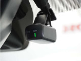 ◆ドライブレコーダー◆映像・音声などを記録する自動車用の装置です。 もしもの事故の際の記録はもちろん、旅行の際の思い出としてドライブの映像を楽しむことができます。