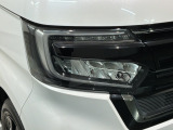 LEDヘッドライトは、点灯の瞬間から最大光量を発揮し、突然暗くなるトンネルなどでの安定感を高めます。