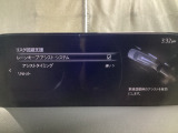 カメラが車線を認識してはみ出しそうになるとステアリングアシストが介入するレーン・キープ・アシストシステムを装備しております。お好みで作動・非作動の設定も可能です。