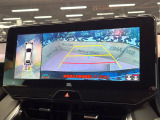 【パノラミックビューモニター】専用のカメラにより、上から見下ろしたような視点で360度クルマの周囲を確認することができます☆死角部分も確認しやすく、狭い場所での切り返しや駐車もスムーズに行えます。