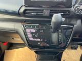 操作が簡単なシフトレバーですのでストレスなく運転が出来ますよ!