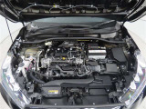 車にとって、とても大切な部分のエンジンルーム。綺麗に清掃済みで安心です。