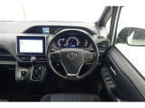 スポーティームード溢れる運転席周りですね。 クイックなドライビングに対応できるよな運転席回りになっています。 ドライブがますます楽しくなりますね!