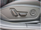 Audi正規ディーラーが高品質をお約束。高度な訓練・教育を受けたAudi専任メカニックが、100項目にもおよぶ精密な点検を実施いたします。すべてをクリアしたAudi車だけが、あなたのお手元に届けられるのです。