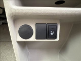 【シートヒーター】座席のシートを温めるシートヒーター!その温かさは一度経験したら欠かすことができません!エアコンで乾燥しやすい車内も防ぐ事ができます!