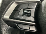 ステアリングにオーディオ操作スイッチが付いています。オーディオ画面に直接タッチしなくても操作が出来ますので、運転に集中できます。