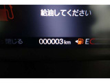 届出済未使用車なので走行距離も3kmで新車保証を継承してお渡しいたします。
