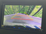 【バックカメラ】駐車時に後方がリアルタイム映像で確認できます。大型商業施設や立体駐車場での駐車時や、夜間のバック時に大活躍!運転スキルに関わらず、今や必須となった装備のひとつです!