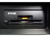 ★ETC付きです。高速道路料金所での小銭の出し入れや雨天時における窓の開け閉めなどの煩わしさが解消できます。料金所の通過もスムーズで快適ですよ。