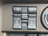 両側電動スライドドアのスイッチ付です。車内からもスイッチひとつで楽にドアの開閉が可能です。電動なので開閉時に力を使う必要がなく、半ドアになることもありません!