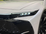 【LEDヘッドライト】悪天候や夜間走行時も良好な視界を確保し安心して運転できる高輝度LEDヘッドライトを装備!点灯速度が早く、消費電力も抑えられています。