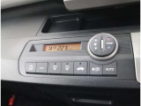オートエアコン装備です。