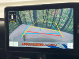 【バックカメラ】駐車時に後方がリアルタイム映像で確認できます。大型商業施設や立体駐車場での駐車時や、夜間のバック時に大活躍!運転スキルに関わらず、今や必須となった装備のひとつです!