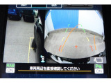 バックギアに入れるとバックカメラの映像がナビに映ります。障害物までの距離もわかりやすいです。