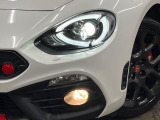●LEDヘッドライト:夜間走行時も良好な視界を確保し安心して運転できる高輝度LEDヘッドライトを装備!点灯速度が早く、消費電力も抑えられています。