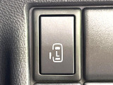 【パワースライドドア】スマートキーや運転席のスイッチでスライドドアの開閉が可能♪電動だから力を入れてドアを開ける必要が無く、小さいお子様でも、重い荷物を持っている時もラクに開け閉めできます♪
