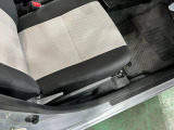 痛みの出やすい運転席シートの角、フロアマット、座面、ともに良好です