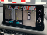 ■マルチビューカメラシステム■車両の前後と左右のドアミラーに計4台のカメラを搭載!上空から見下ろしたような視界などの数種類のビューをご用意し、ドライバーの死角を減らして運転負荷を軽減いたします