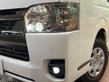 【LEDヘッドライト】悪天候や夜間走行時も良好な視界を確保し安心して運転できる高輝度LEDヘッドライトを装備!点灯速度が早く、消費電力も抑えられています。