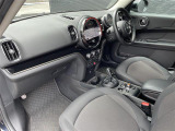 ◆LIBERALAは、輸入車選びの新たなスタイルを提案するインポート・セレクト・ブランドです。オーナー様となる方がクルマから直接感じる感性を第一にした、最良の一台との出会いをコーディネートいたします。