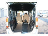 荷室スペースも充分、荷物の収納も楽々です。