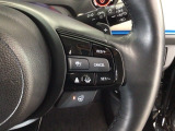 【アダプティブ・クルーズ・コントロール】予め設定した車速内でクルマが自動的に加減速。 前走車との適切な車間距離を維持しながら追従走行し、高速道路でのドライバーの疲労を軽減してくれる嬉しい機能付♪
