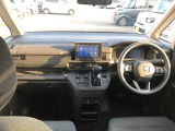 【インパネ全体】手が届きやすく、どなたでも運転しやすいです。シンプルで使いやすい設計になっています!