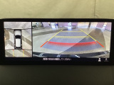 狭い場所での駐車やすれ違いなどでより的確な運転操作に役立つ360&deg;ビューモニターが装備されています。
