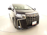 LEDヘッドライトです。デザイン性がよくとても明るいので、夜間の走行や悪天候でも安心です。しかも長寿命!