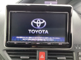 ナビゲーションは純正SDナビが装着されております。AM、FM、CD、DVD再生、フルセグTV、Bluetoothがご使用いただけます。