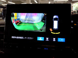 バックカメラの画像です。ガイドラインがスムースな車庫入れをサポートいたします。車庫入れの安心感がアップしますね。