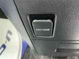 「便利な12V/120Wアクセサリーソケットを装備!スマホの急速充電器やドライブレコーダーの電源として大活躍します♪」