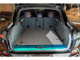 ゴルフバックも車載可能なトランクスペースを実現しております。お使いのゴルフバックがございましたら試し入れも可能です。