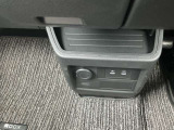 USB充電ポートとシガーソケットタイプの電源も装備です